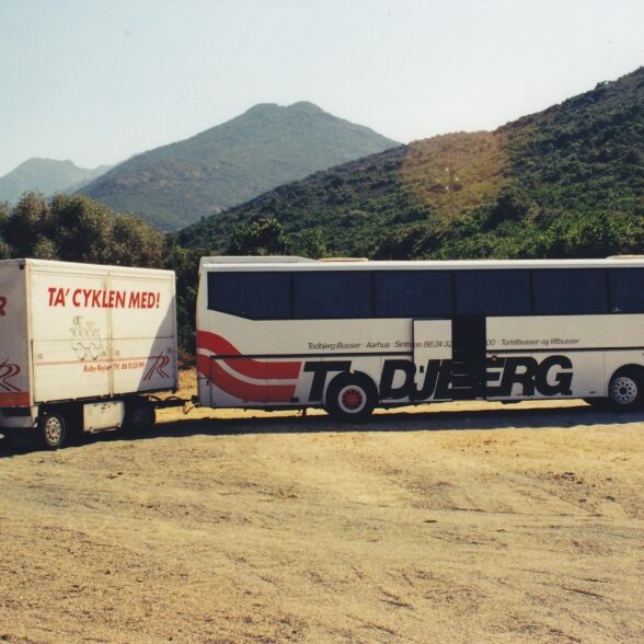 Turistbus med trailer
